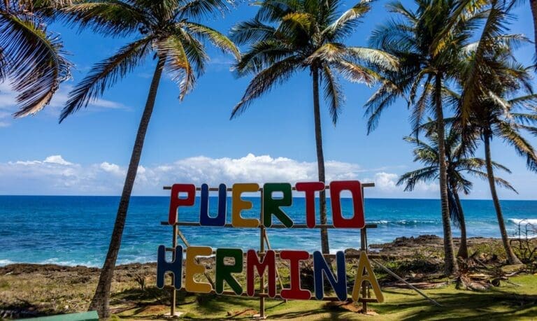 Quebradillas Impulsa el Desarrollo Económico a Través del Puente Blanco