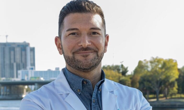 Consejos del Neurólogo Héctor Hugo Vélez Camacho para Mudarse a Florida con Condiciones Médicas Preexistentes