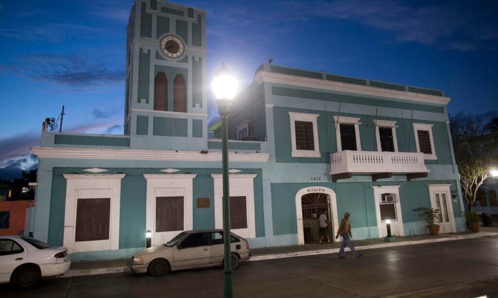 La Suerte en Salinas: La Historia de un Vendedor de Lotería Tradicional
