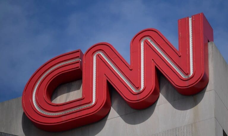 CNN Anuncia 200 Despidos y Enfoque en Operaciones Digitales