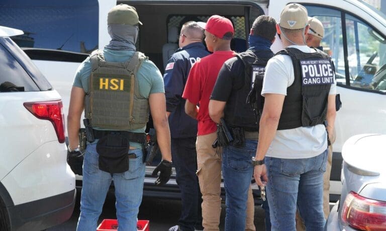 Operativo de ICE en Santurce: Directora del HSI Desmiente Documentación de Migrantes Detenidos