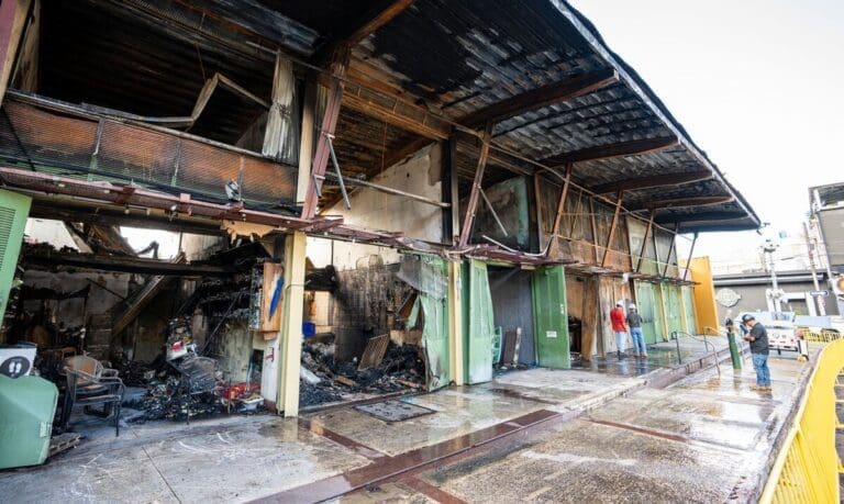 Impacto del Incendio en La Placita de Santurce Podría Superar los 10 Millones de Dólares