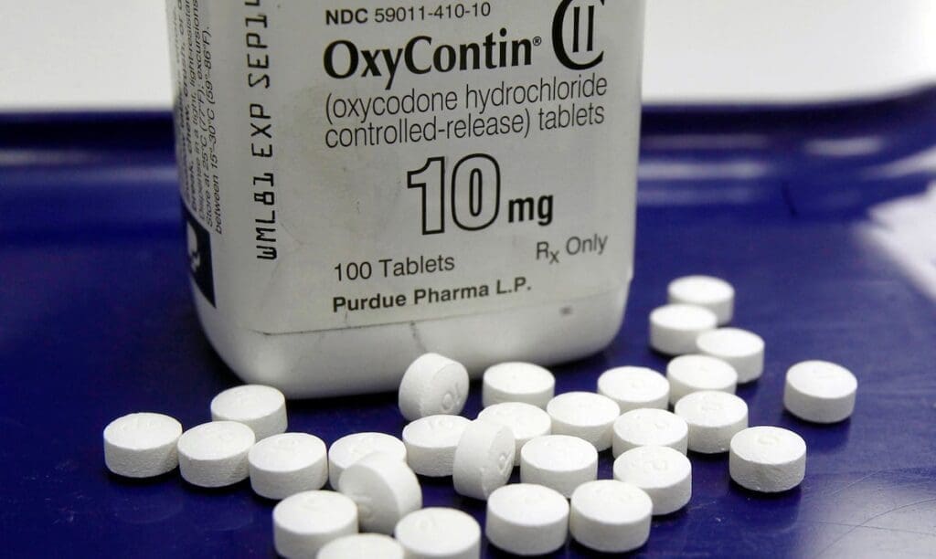 Purdue Pharma y la familia Sackler acuerdan pagar $7,400 millones por crisis de opioides