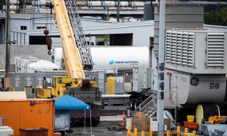 FERC Investiga Impacto Ambiental de Planta Energiza en Terminal de Gas de New Fortress