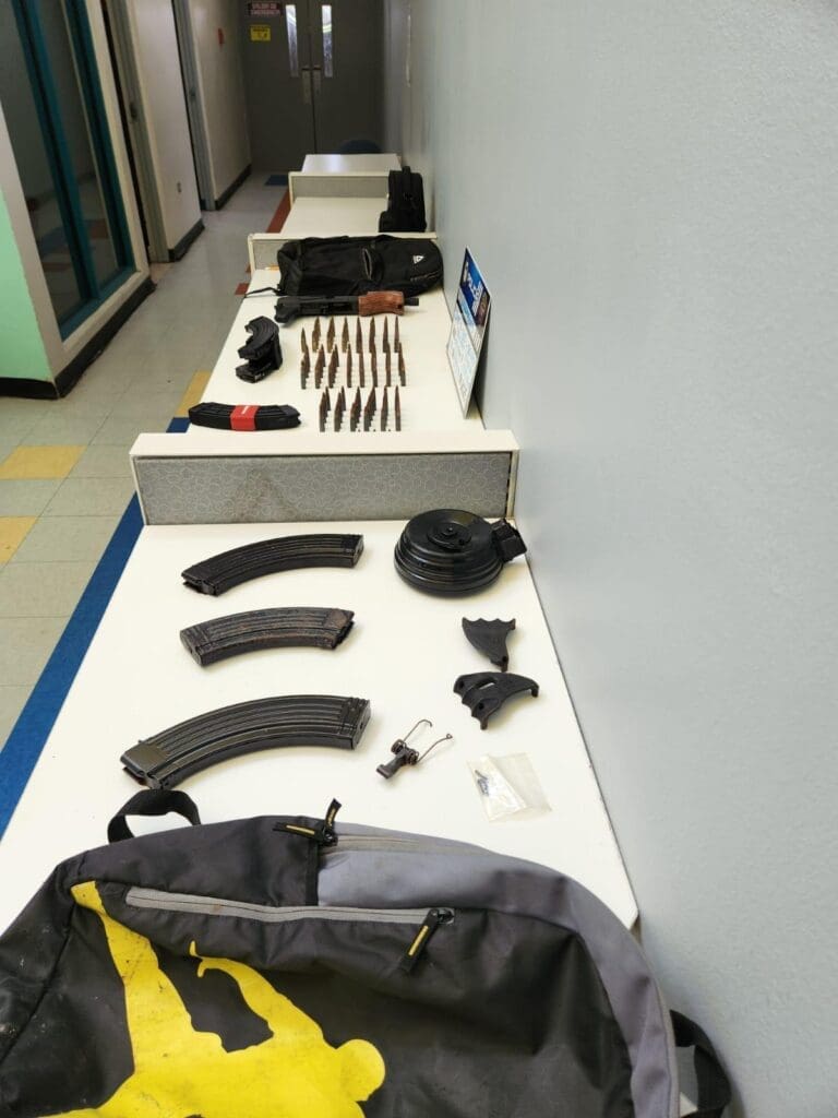 Armas, drogas y arrestos en Ponce: seis detenidos tras operativos en Quebrada Limón