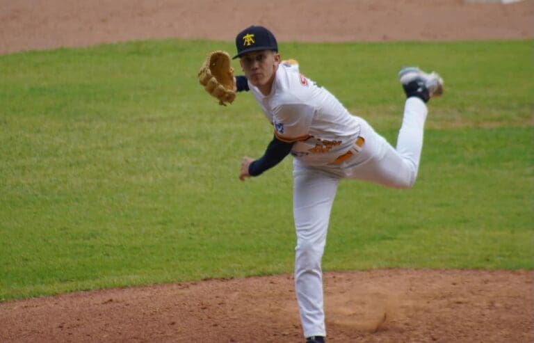 Tiburones de Aguadilla Imparables en la Doble A con Victoria Contundente