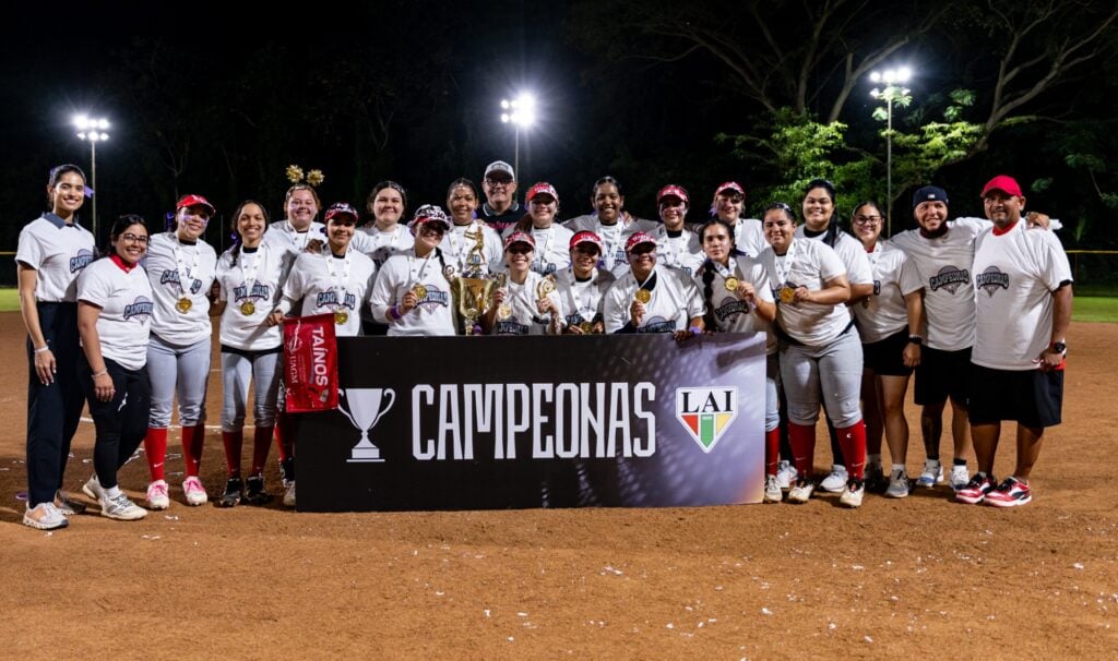 Las Taínas de UAGM se coronan campeonas de softbol en el Festival Deportivo LAI 2025