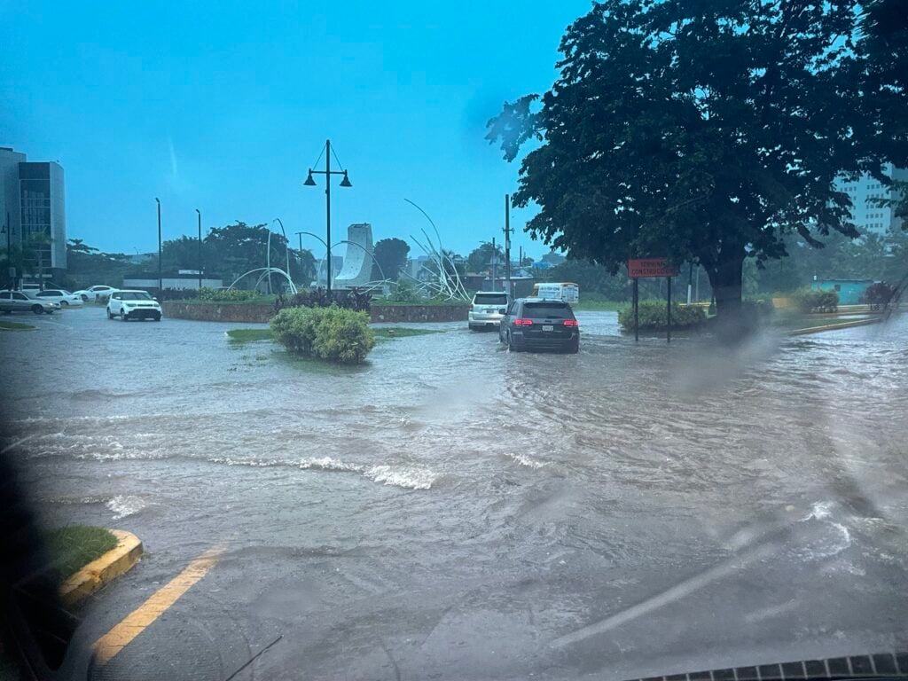 La Policía de Naguabo advierte sobre Carreteras Intransitables por Inundaciones