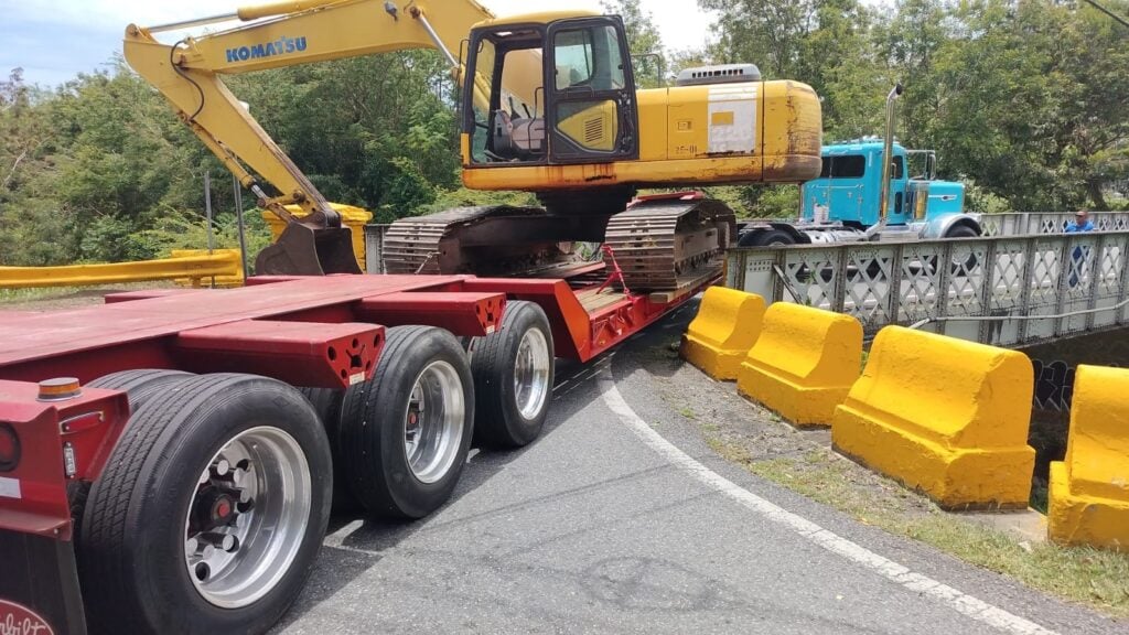 Accidente de camión cierra temporalmente puente en Guayama