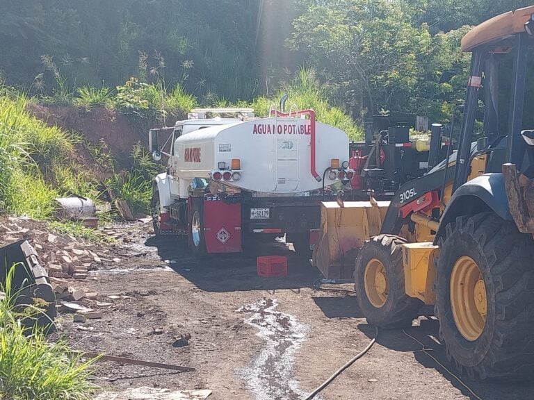 Tres hombres sufren intoxicación durante limpieza de tanque de agua en Naranjito