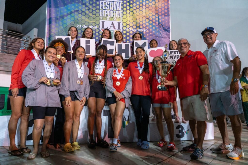 Las Taínas y los Delfines triunfan en las Justas de Natación de la LAI