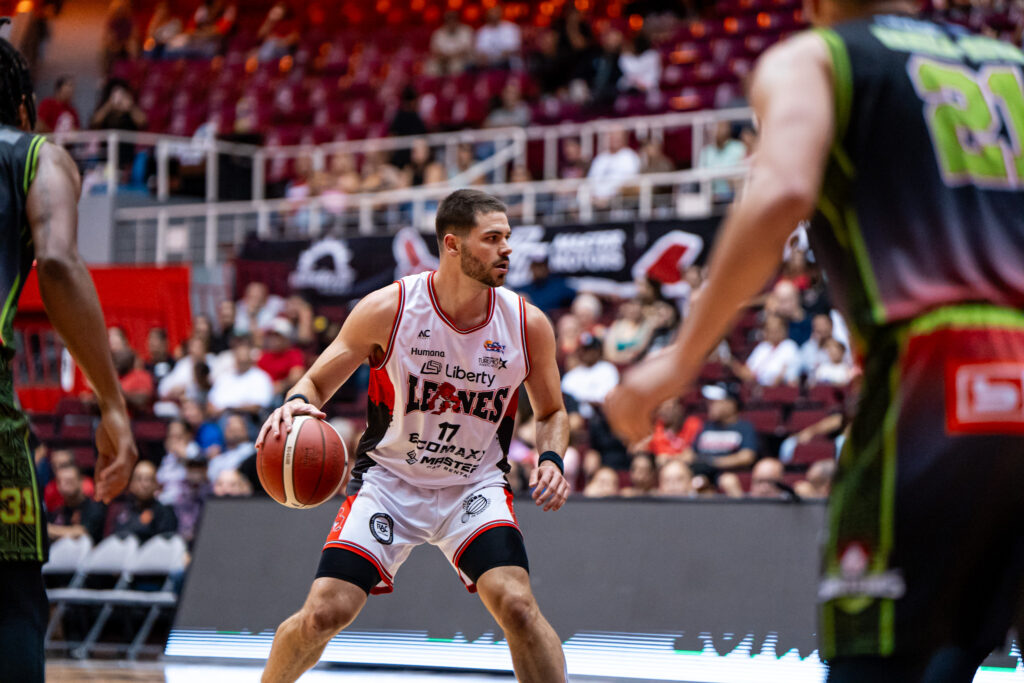 Leones de Ponce vencen a Santeros de Aguada en tiempo extra