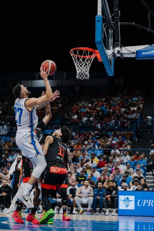 Piratas y Vaqueros triunfan en el BSN
