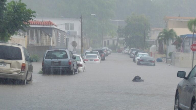 Persisten lluvias en Puerto Rico con alto riesgo de inundaciones y deslizamientos