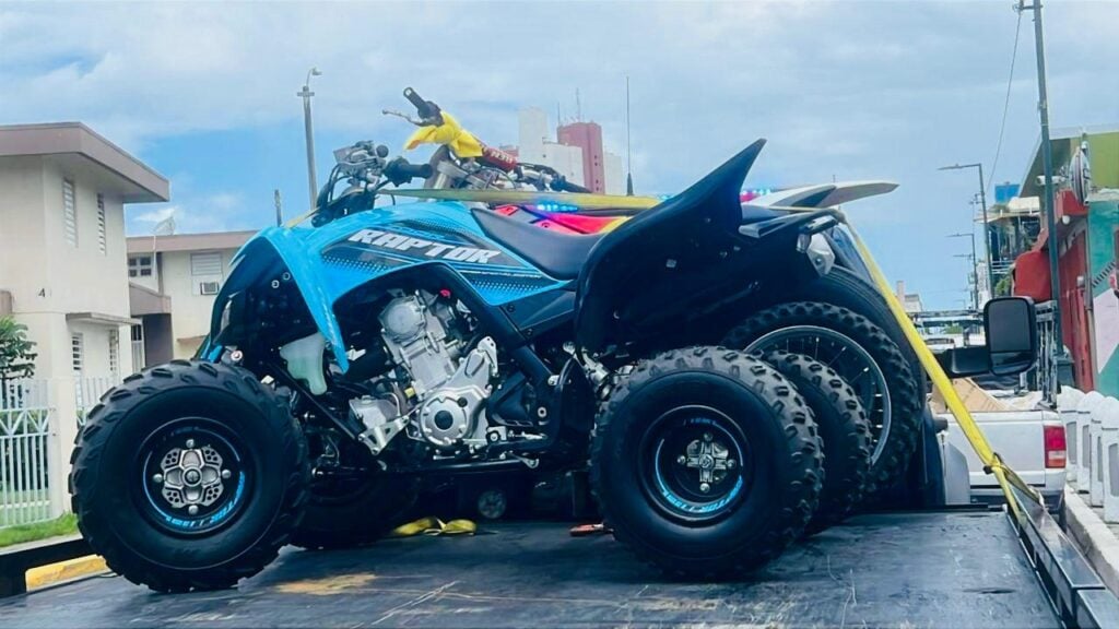 Policía emite más de 1,700 boletos y arresta a 12 personas durante corrida ilegal de motoras en Cataño