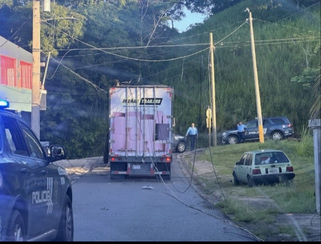 Sujeto choca camión con vagón hurtado y abandona la escena en Mayagüez