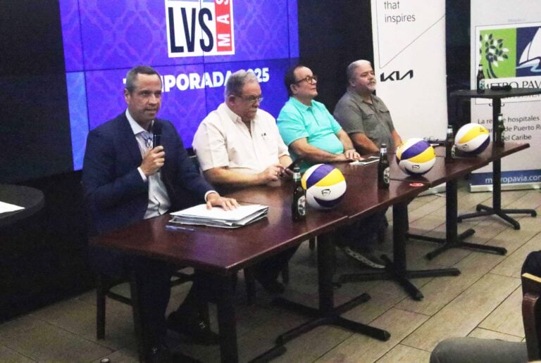 Francisco Santana Quiñonez y Gregorio Mejill Vega reciben homenaje en el inicio de la LVSM 2025
