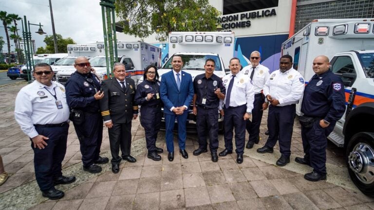 NCEM entrega ambulancias bariátricas durante la Semana de Emergencias Médicas