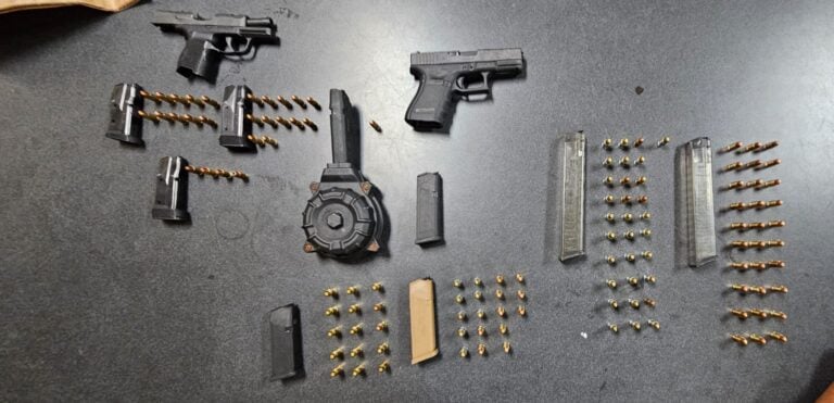 Incautan arsenal ilegal cerca de negocio en Ponce tras reporte de disparos