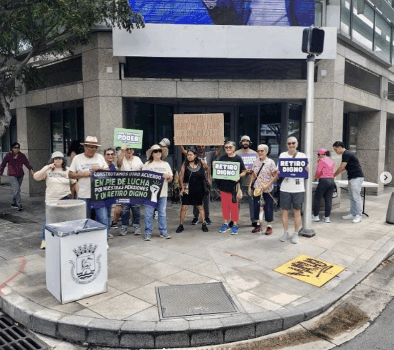 Protestas de pensionados en Puerto Rico exigen justicia y aumento de pensiones