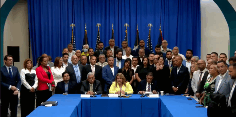Gobernadora anuncia otro rescate financiero para los municipios
