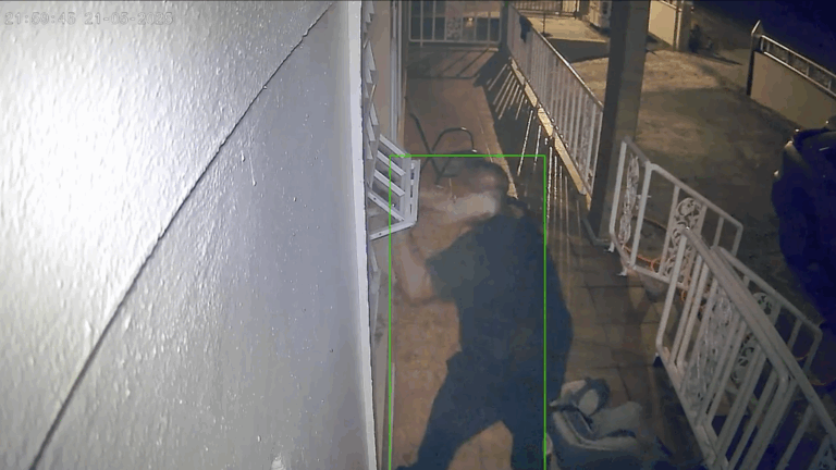 Familia enfrenta noche de terror tras joven irrumpir en su vivienda alegando que lo perseguían para matarlo