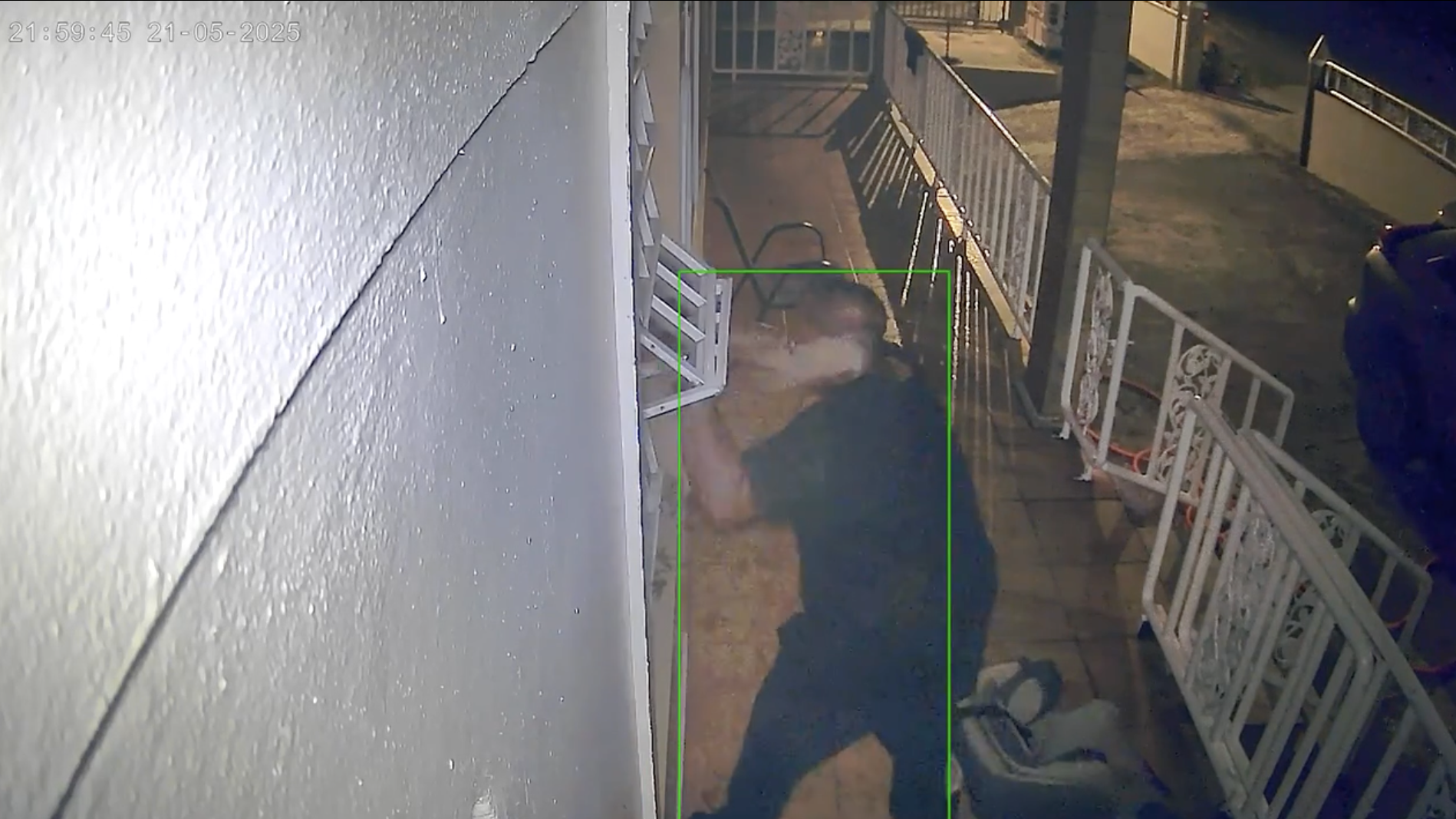 Familia enfrenta noche de terror tras joven irrumpir en su vivienda alegando que lo perseguían para matarlo