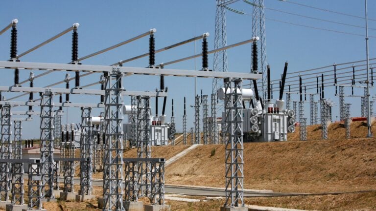 La Junta Fiscal descarta que AEE recupere control del sistema eléctrico