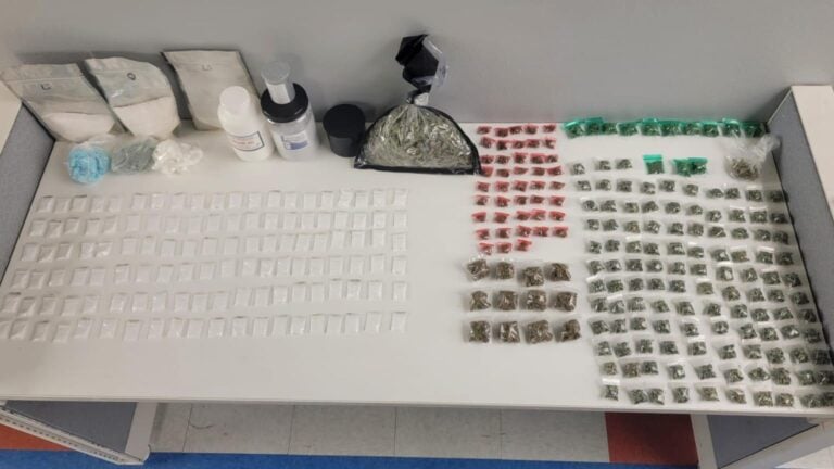 Policía ocupa gran cantidad de drogas durante operativo en Ponce: más de 2,000 decks con fentanilo entre lo ocupado 