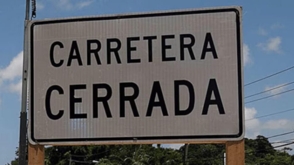 Derrame de combustible cierra carril en la PR-26