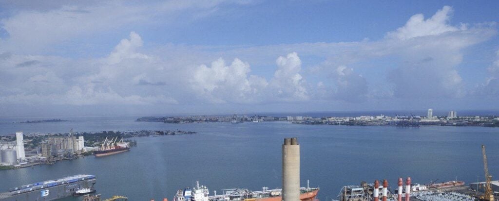 Incendio en tanquero en la bahía de San Juan