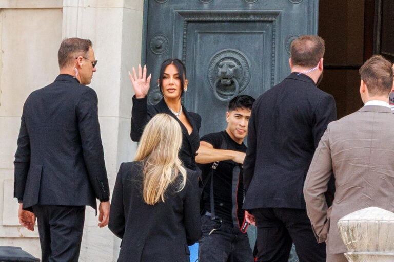 Kim Kardashian testificó en París sobre el robo millonario que sufrió en 2016