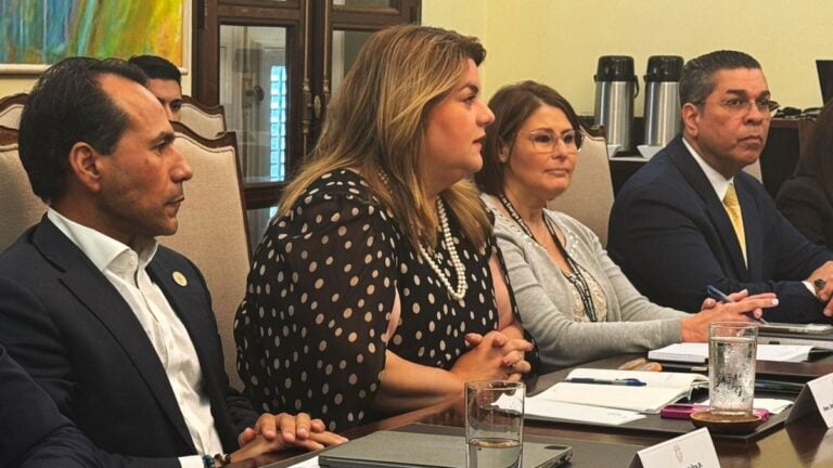 Junta Fiscal presenta presupuesto 2026 en conjunto con la gobernadora