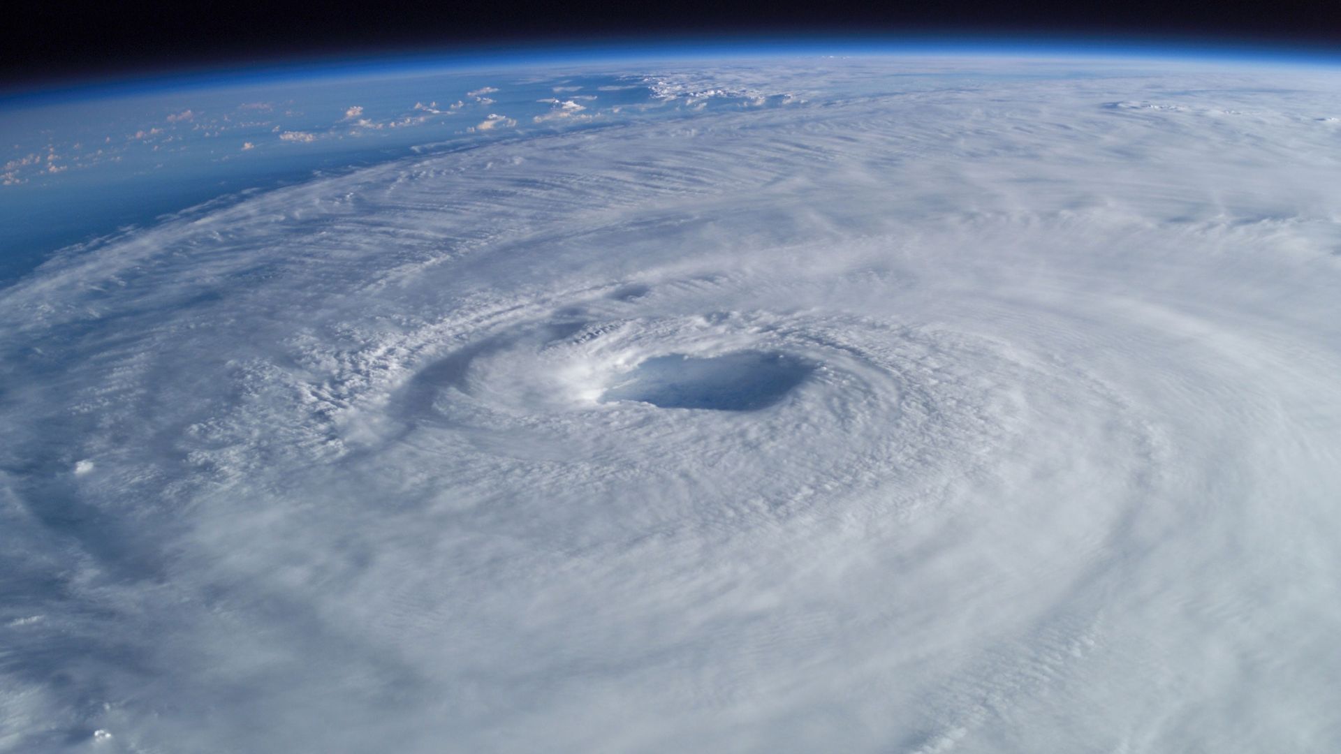 NOAA pronostica una temporada de huracanes 2025 más activa de lo normal