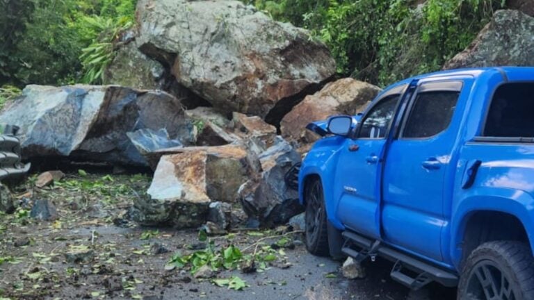 Deslizamiento de roca cierra tramo de la PR-167 en Comerío