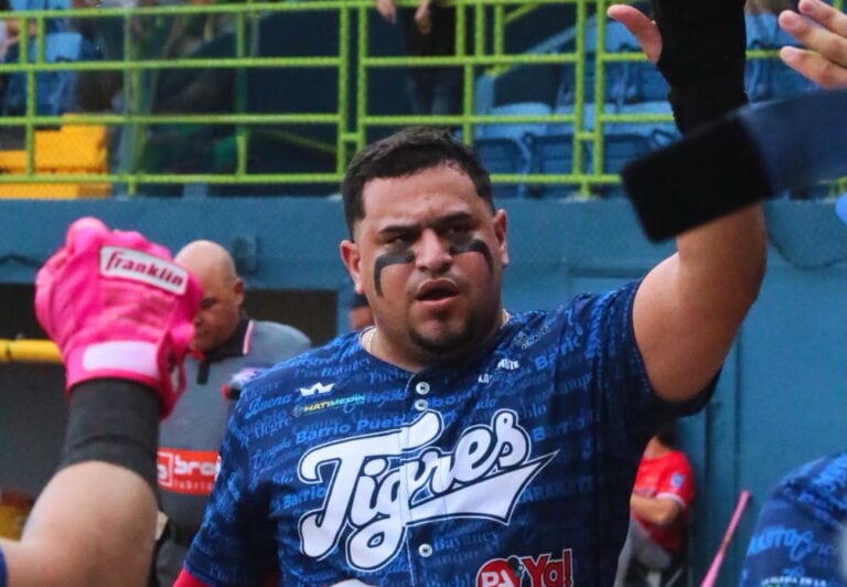 Tigres de Hatillo y Tiburones de Aguadilla avanzan a finales en la Liga de Béisbol Superior Doble A