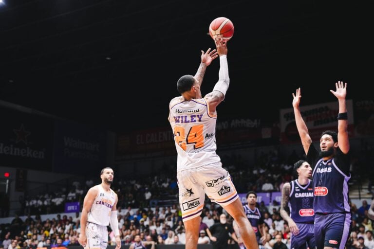 Gigantes de Carolina dominan a los Criollos de Caguas con contundente victoria 114-86