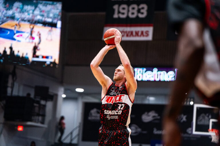 Leones de Ponce rugen fuerte y vencen a los Gigantes de Carolina 93-83 en el BSN