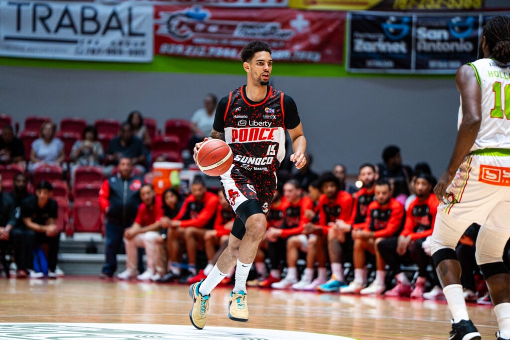 Leones de Ponce arrollan a Aguada y aseguran su pase a la postemporada del BSN 2025