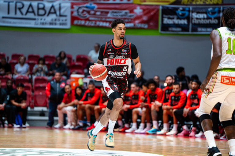 Leones de Ponce arrollan a Aguada y aseguran su pase a la postemporada del BSN 2025