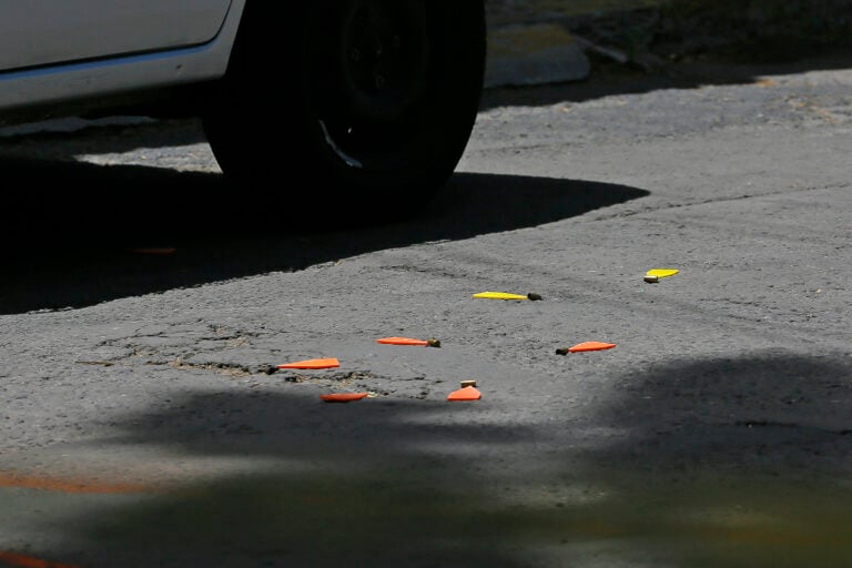 Mujer asesinada en un servi-carro en Toa Alta fue testigo de un doble asesinato