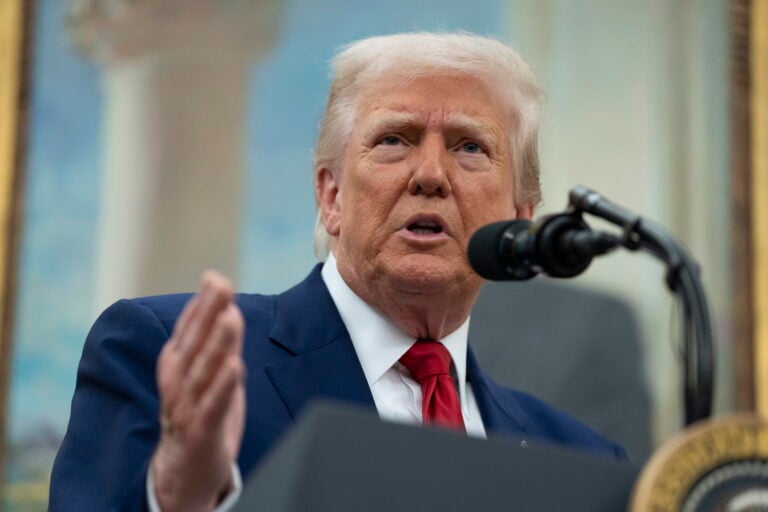 Trump ordena investigar indultos de Biden y cuestiona su validez