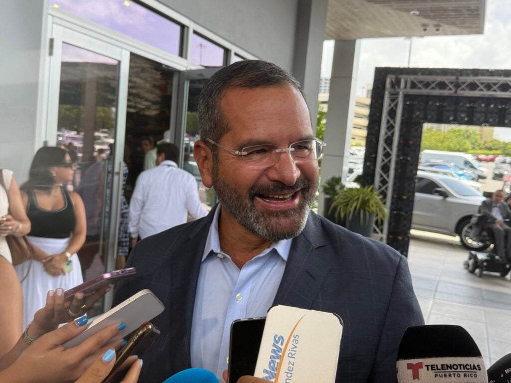 Tras meses de silencio, reaparece Pierluisi