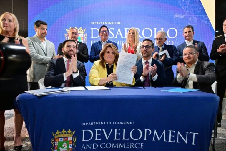 Gobernadora de Puerto Rico anuncia reformas para facilitar negocios