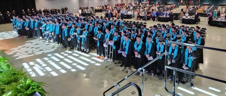 320 confinados se gradúan de escuela superior como parte de programa educativo del Departamento de Corrección
