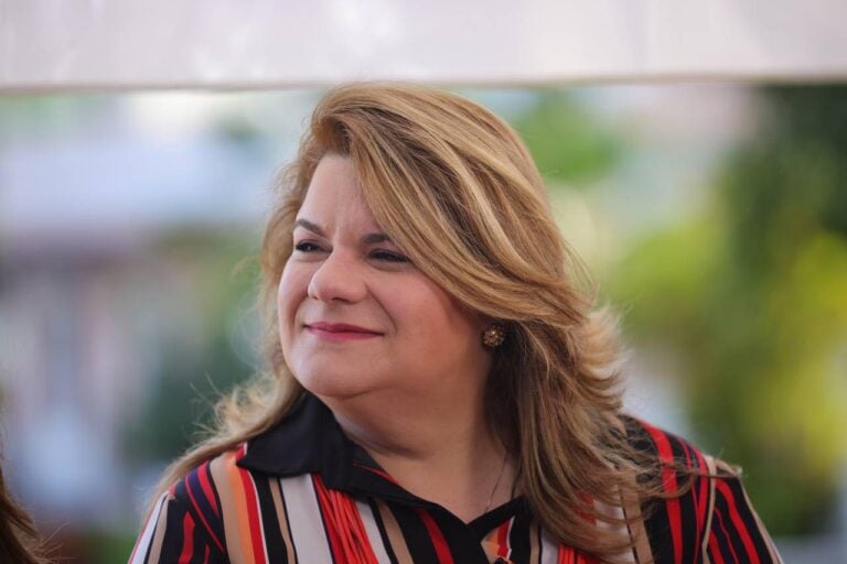 Gobernadora de Puerto Rico defiende entrega de datos a autoridades federales