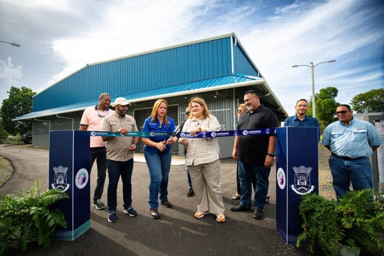 Canóvanas inaugura complejo deportivo y anuncia más de 50 proyectos de reconstrucción