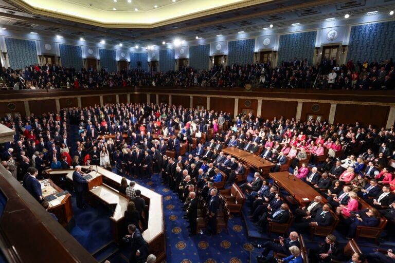 Senado de EE.UU. extiende debate sobre polémico presupuesto de Trump que aumentaría la deuda en $3 billones