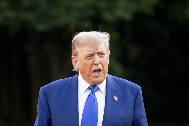 Trump arremete contra CNN y The New York Times por reportes sobre bombardeos a Irán