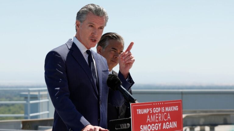 Trump sugiere arrestar al gobernador de California por oponerse a redadas migratorias